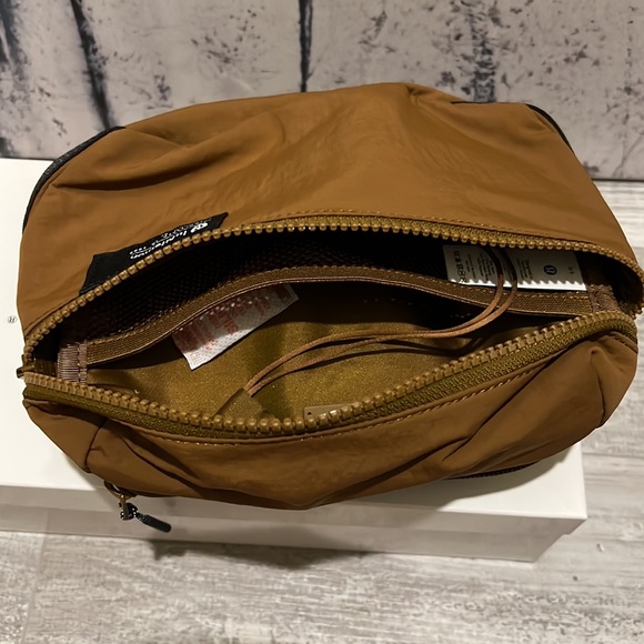 Lululemon Clean Lines Belt Bag - Picture 9 of 10